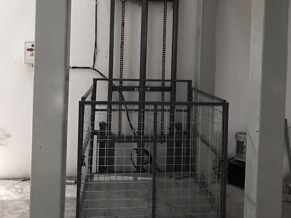 單導軌升降機
